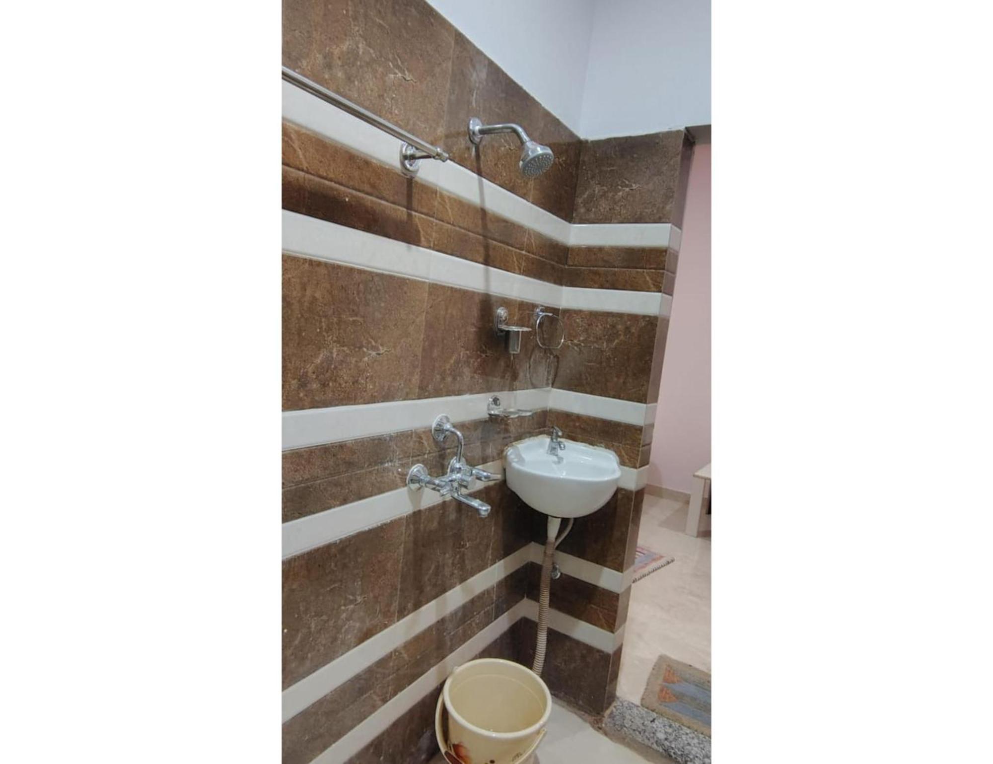 Shree Puram Hotell Varanasi Exteriör bild